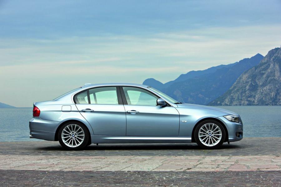  BMW 3-Series 2008 года  (фото 22 из 34)